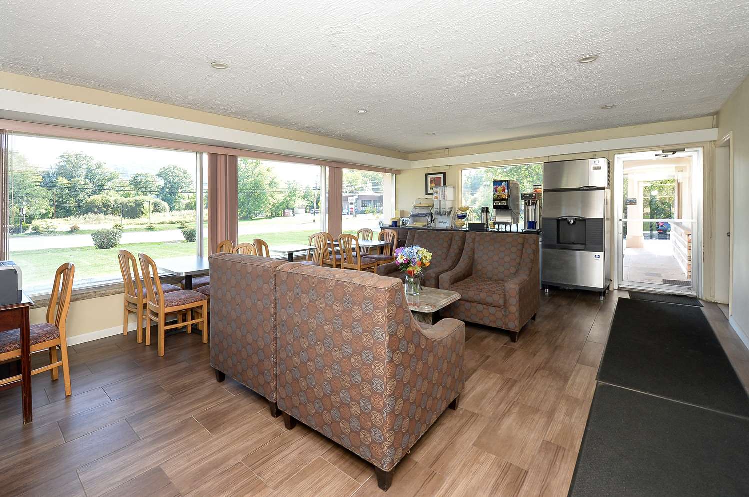 Americas Best Value Inn Central Valley 3/42