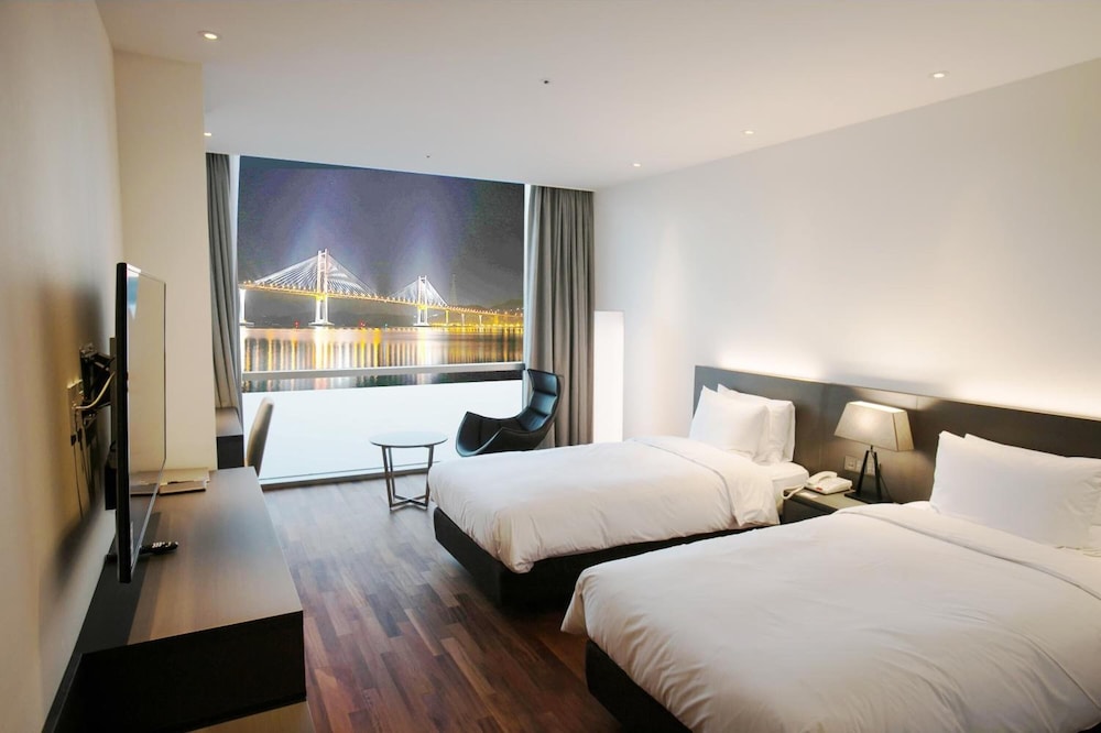 Sky View Hotel 8/56