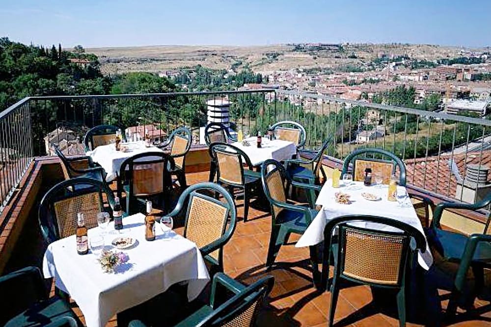 Hotel ELE Acueducto 45/57