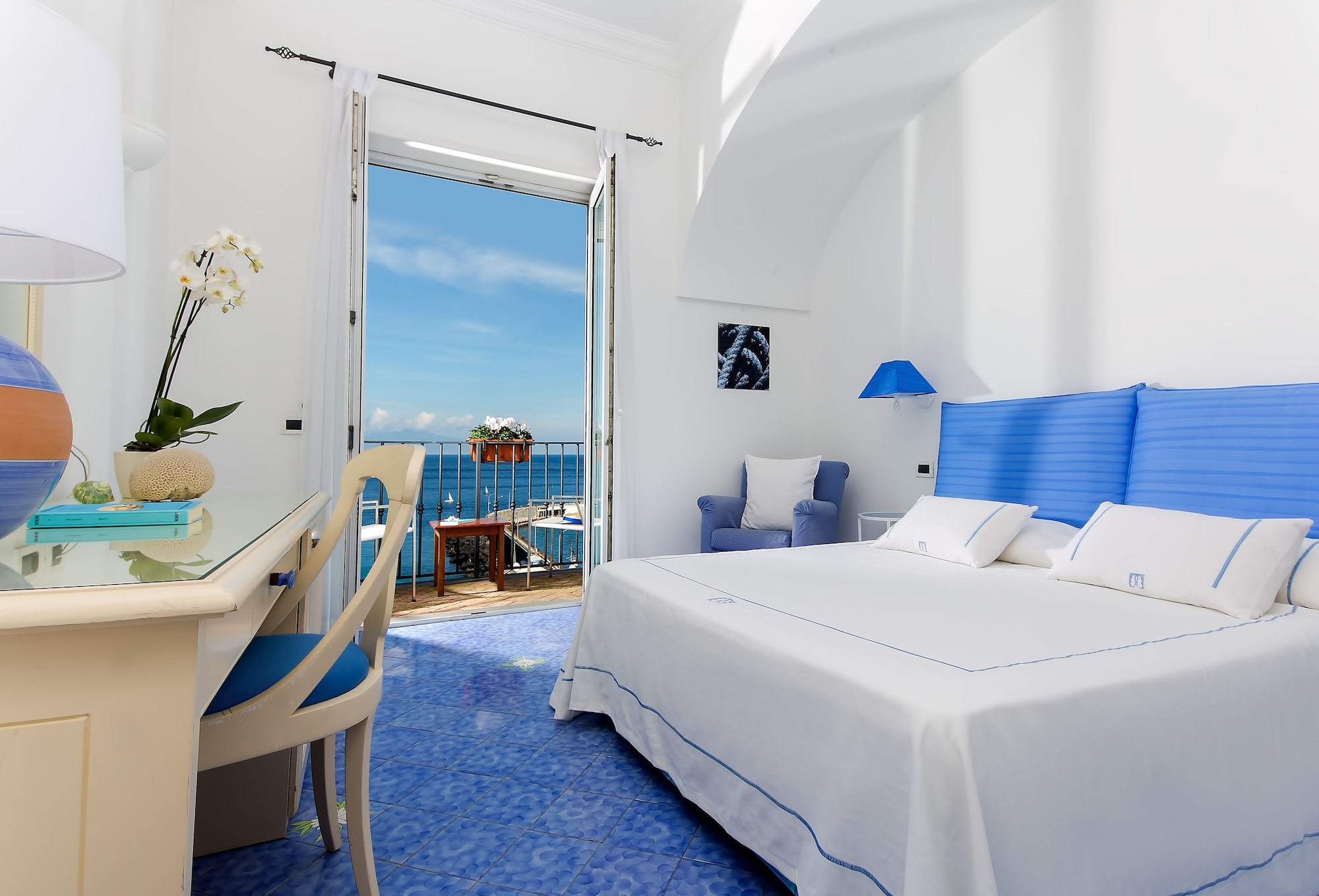 SUPERIOR, SEA VIEW, BALCONY