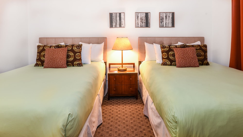 Skylark Hotel 18/70