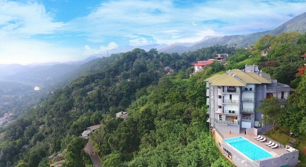 Mount Blue Kandy Hotel And Spa 57/63