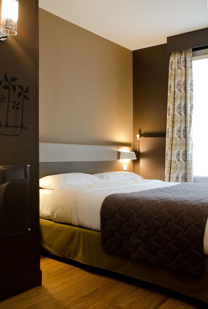 Hiro Hotel 10/52