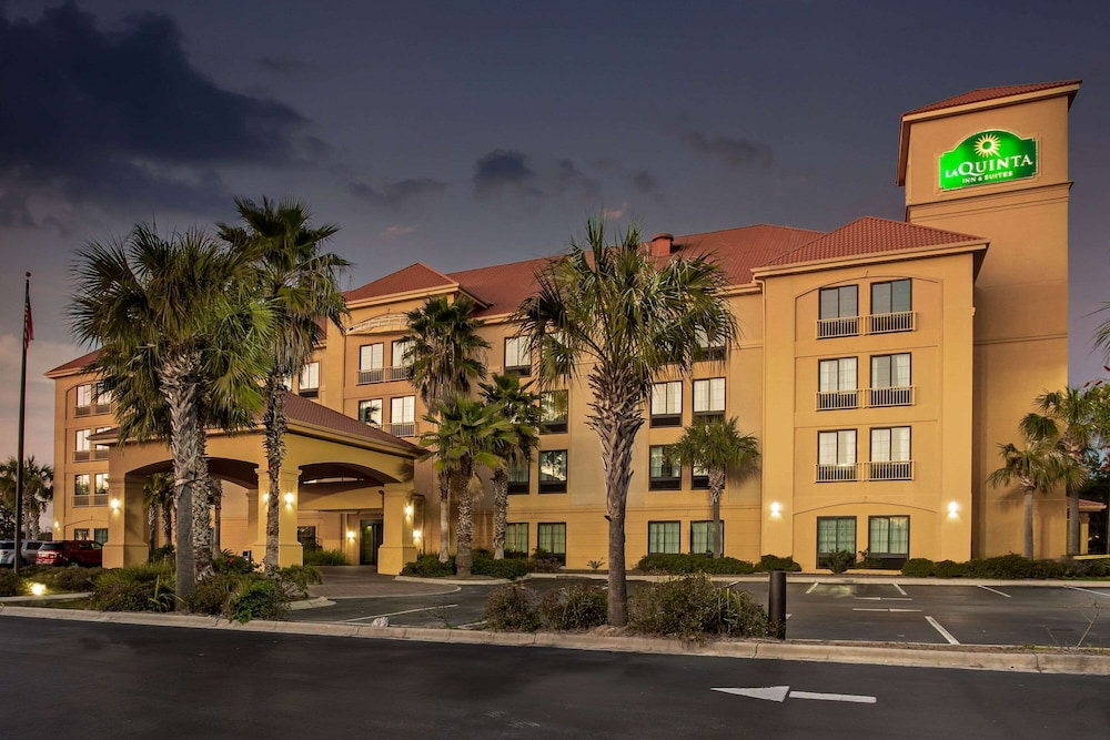 La Quinta Inn & Suites by Wyndham PCB Pier Park area 3/42