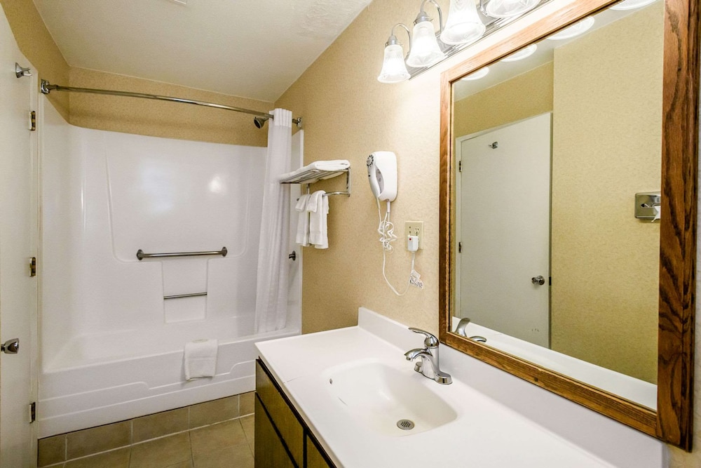 Quality Inn Redding Near I-5 25/51