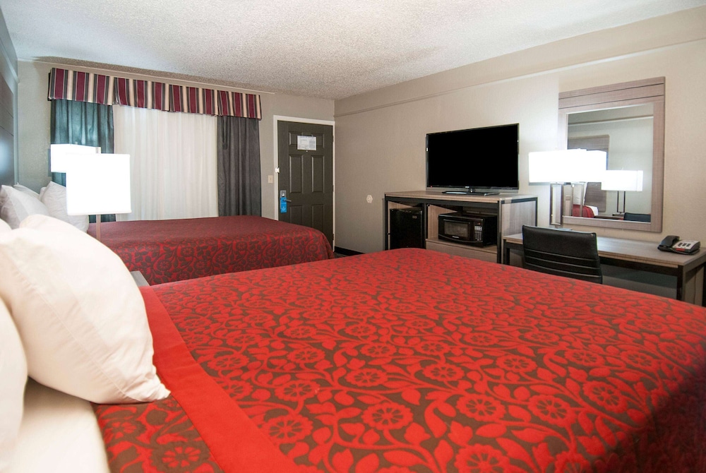 Days Inn by Wyndham Central San Antonio NW Medical Center 11/40