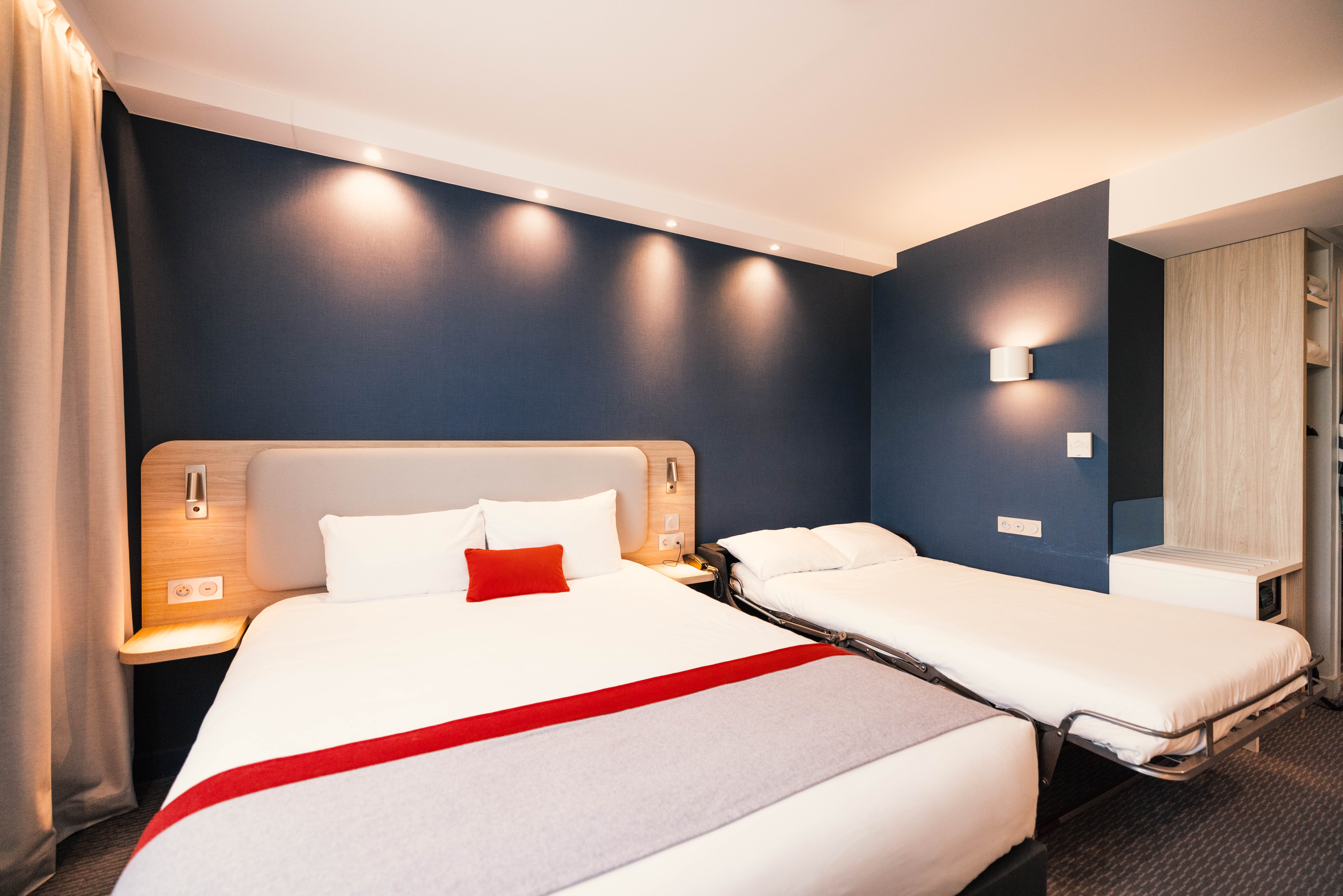 HOLIDAY INN EXPRESS PARIS - CDG AIRPORT 17/70