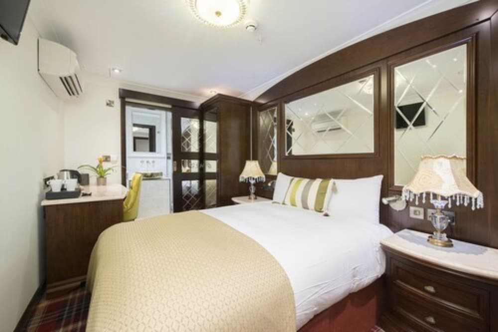 Serenity, Double Bed, No Window