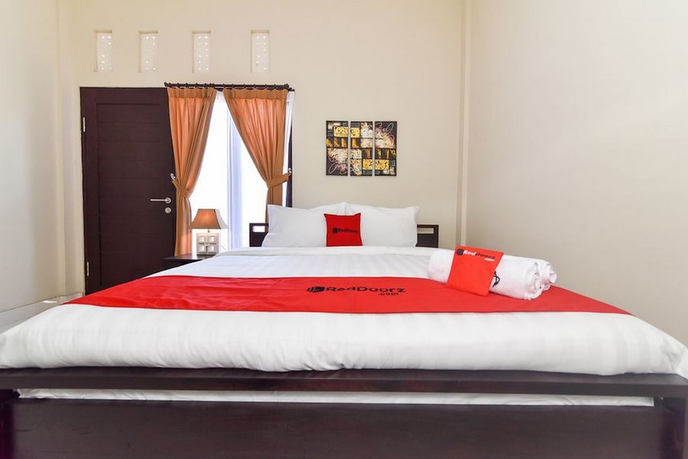 Reddoorz Plus Near Jalan Imam Bonjol Denpasar 16/28