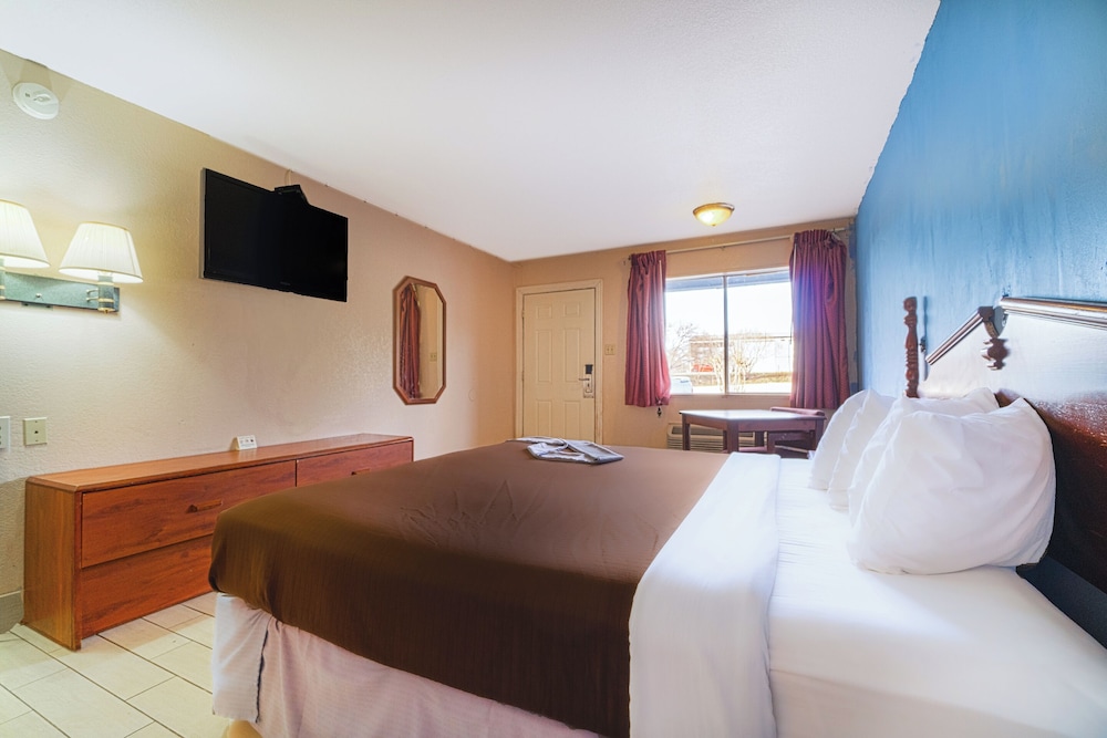 غرفة بسرير كينج، Regency Inn Three Rivers I-37 2/10