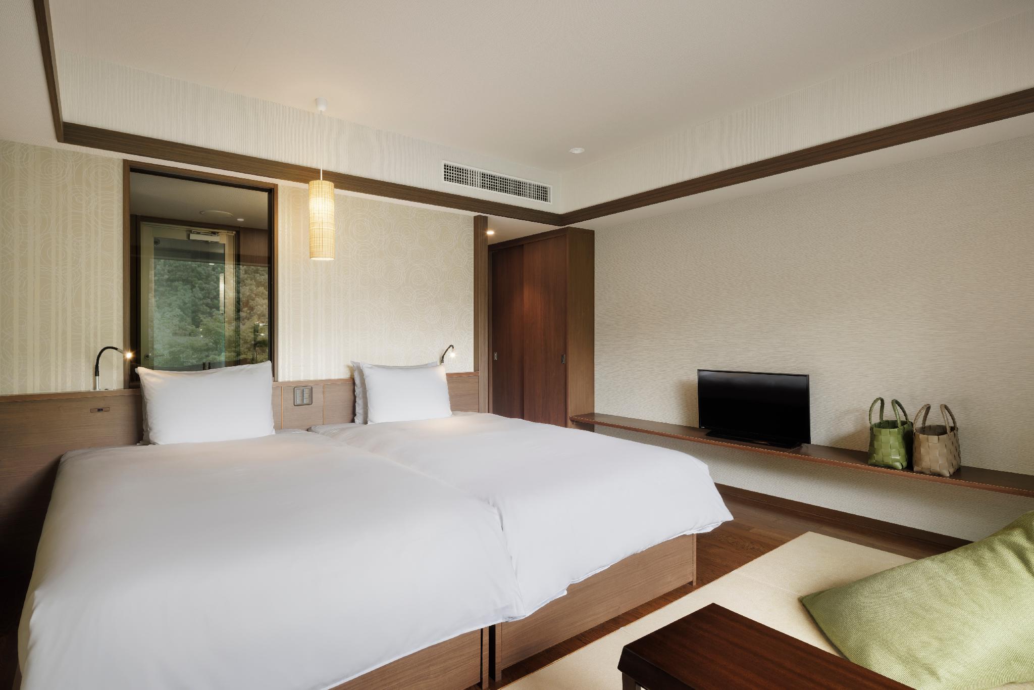 Premium, Tatami, Main Building
