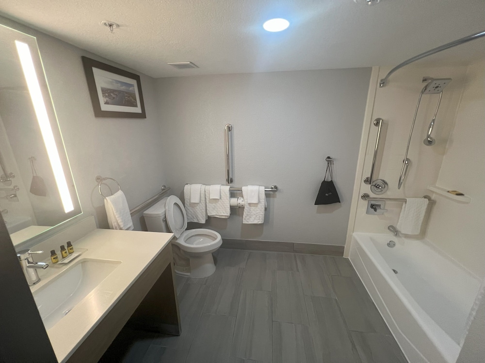 Best Western Plus Mobile Inn and Suites 22/24