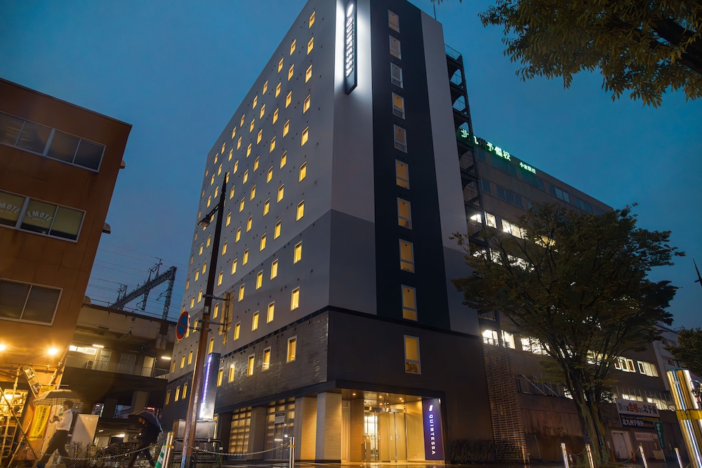 Quintessa Hotel Kokura Comic & Books 2/50