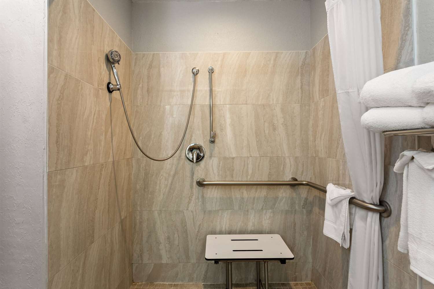 Microtel Inn Suites By Wyndham Zephyrhills 46/48
