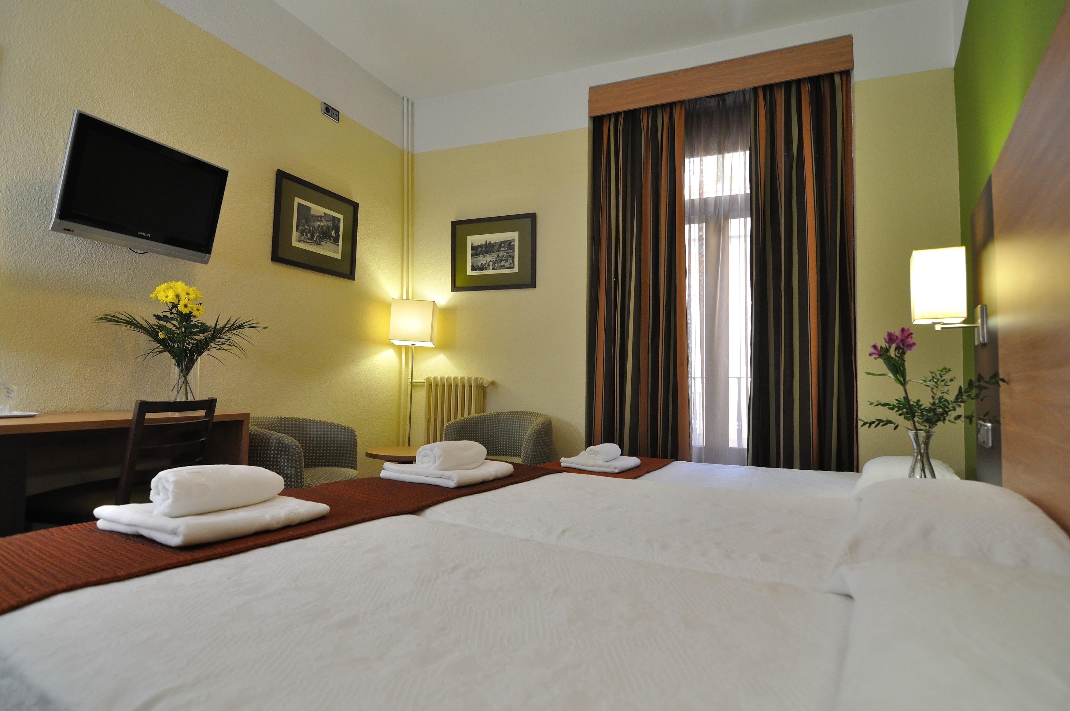 غرفة قياسية ثلاثية، Hostal Ballesta 4/6
