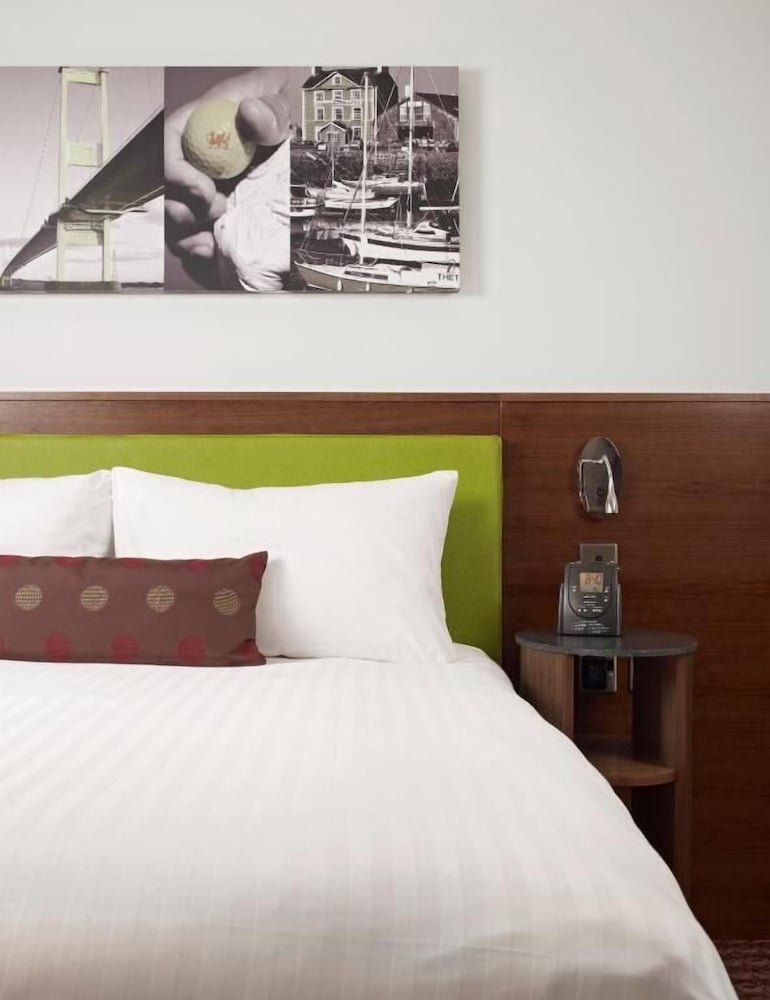 Hampton By Hilton Newport East 13/34