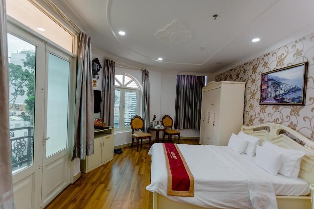 Dahlialand Saigon Hotel 10/42