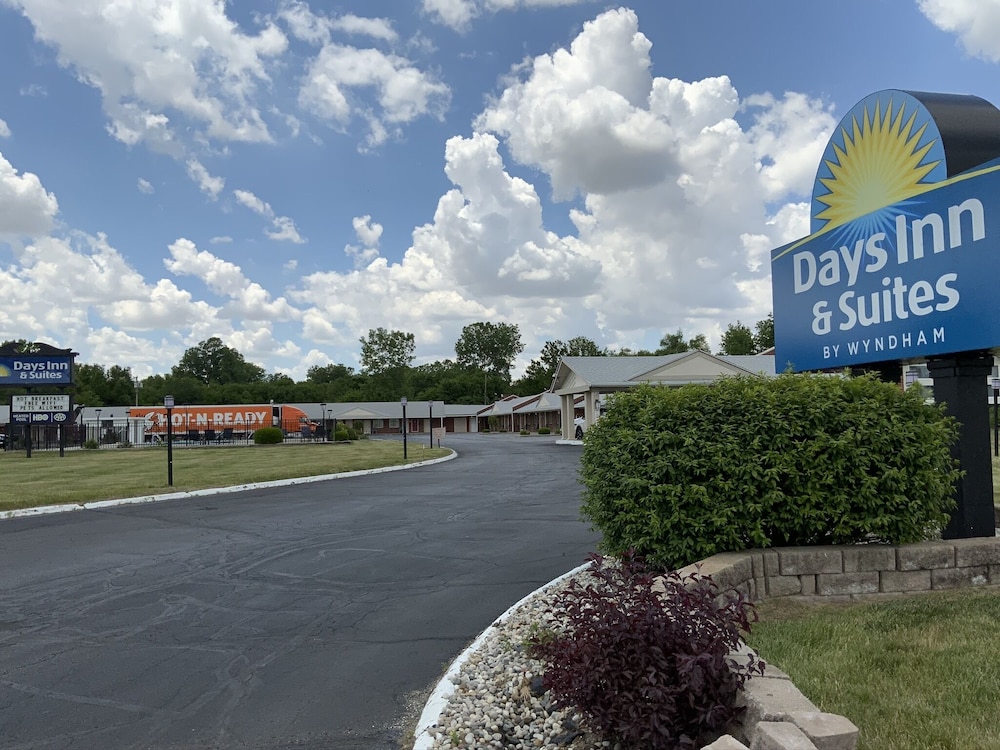 Days Inn by Wyndham Wauseon 44/49