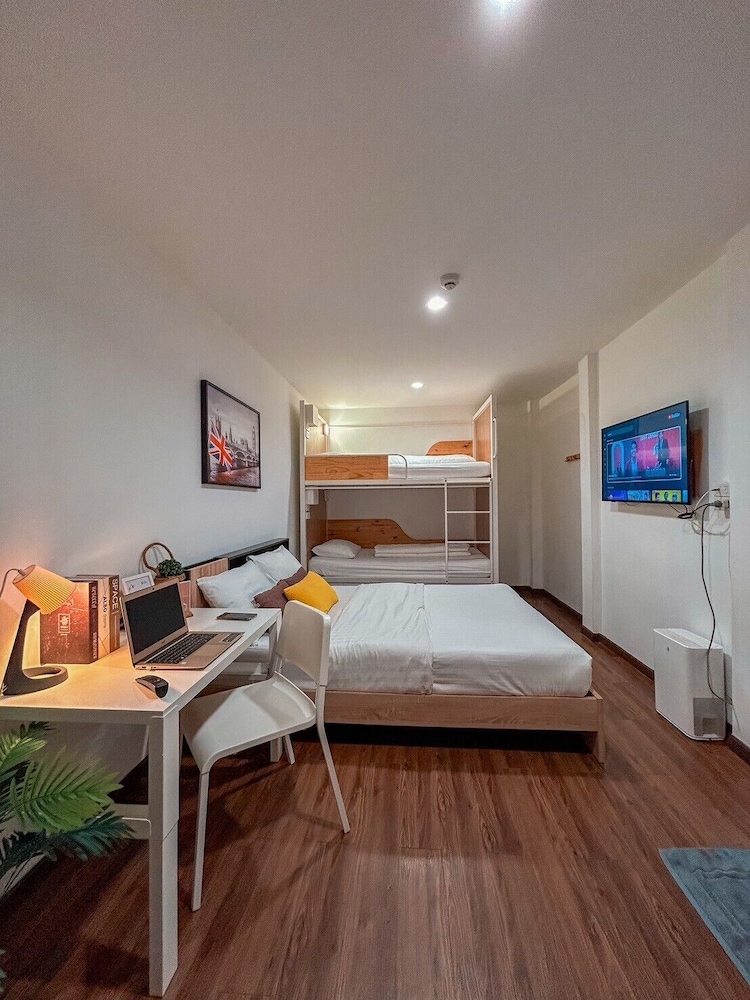 Vip, Family, 1 Queen and 2 Bunk Beds