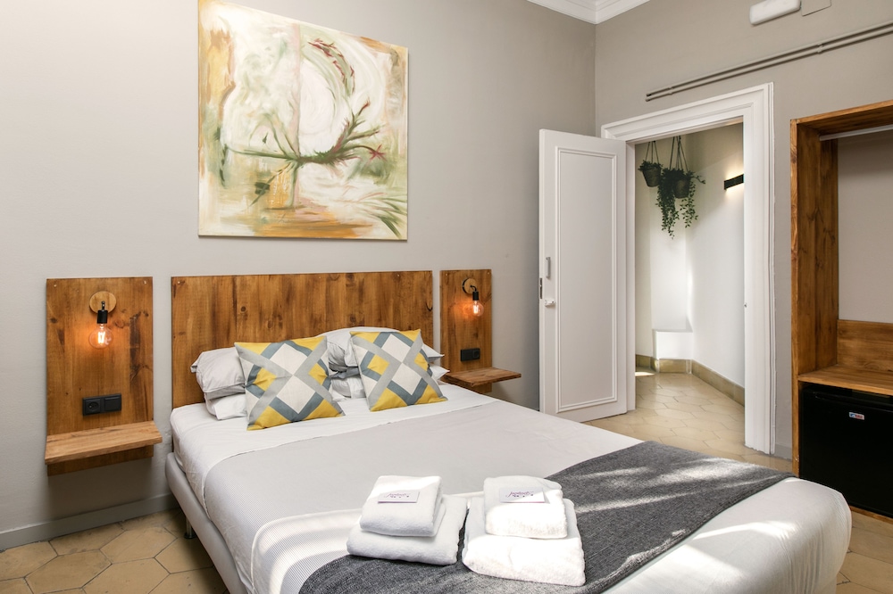 Jardinets Guest House 18/59