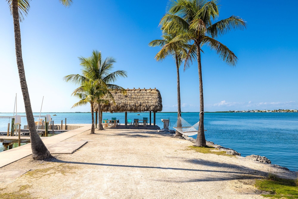Rock Reef Resort 74/77