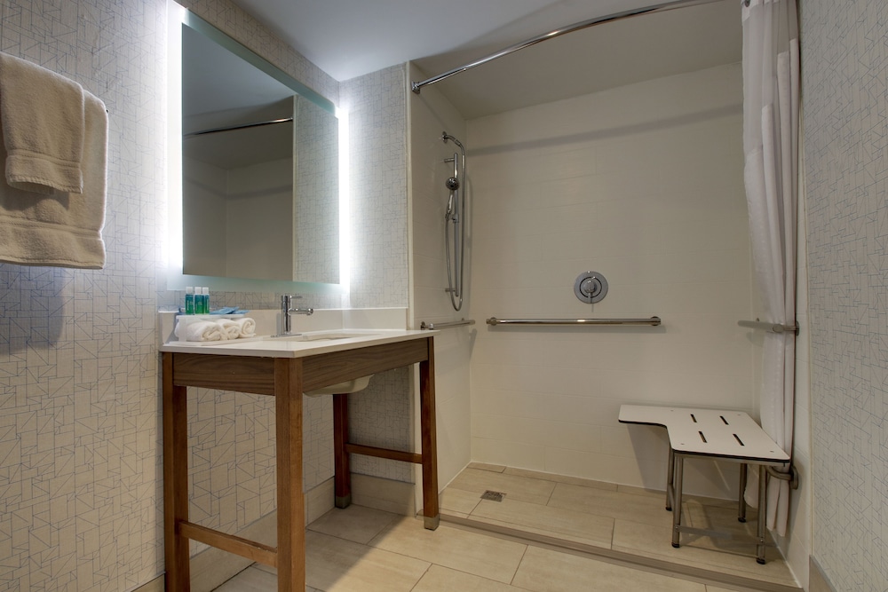 Holiday Inn Express Suites Wapakoneta 23/57