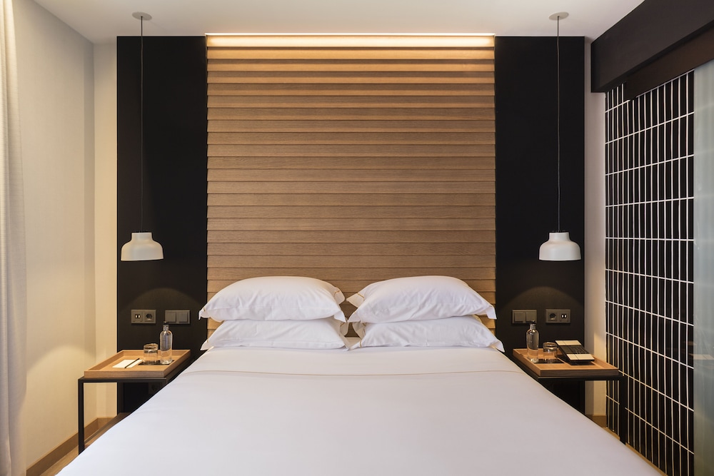 ROOM, SINGLE, DOUBLE BED
