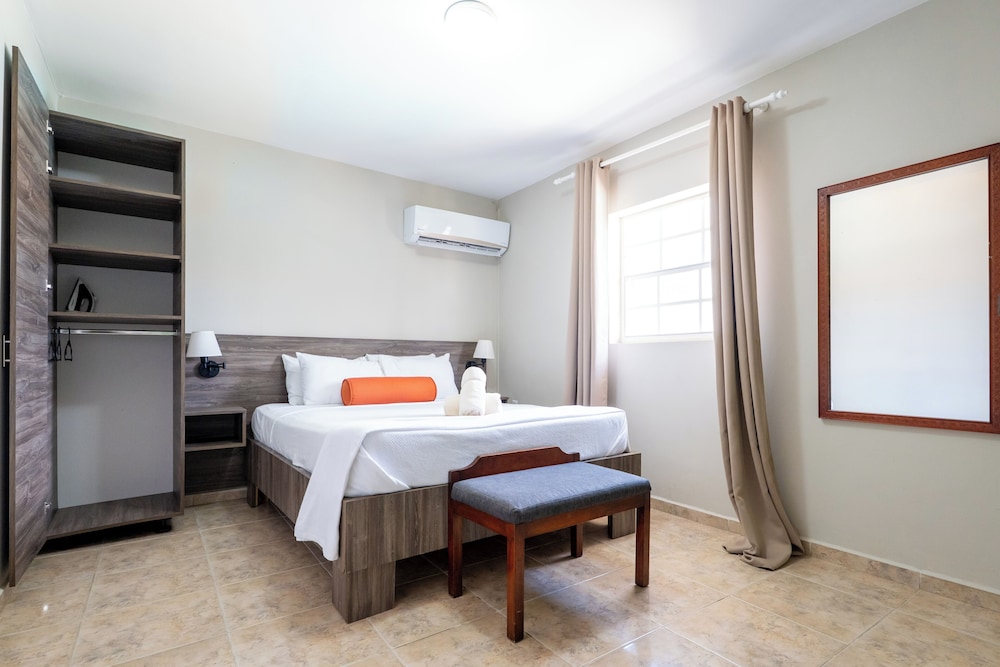 شقة ديلوكس بسريرين كوين بإطلالة على المسبح بغرفتي نوم، Delynne Boutique Hotel 5/7