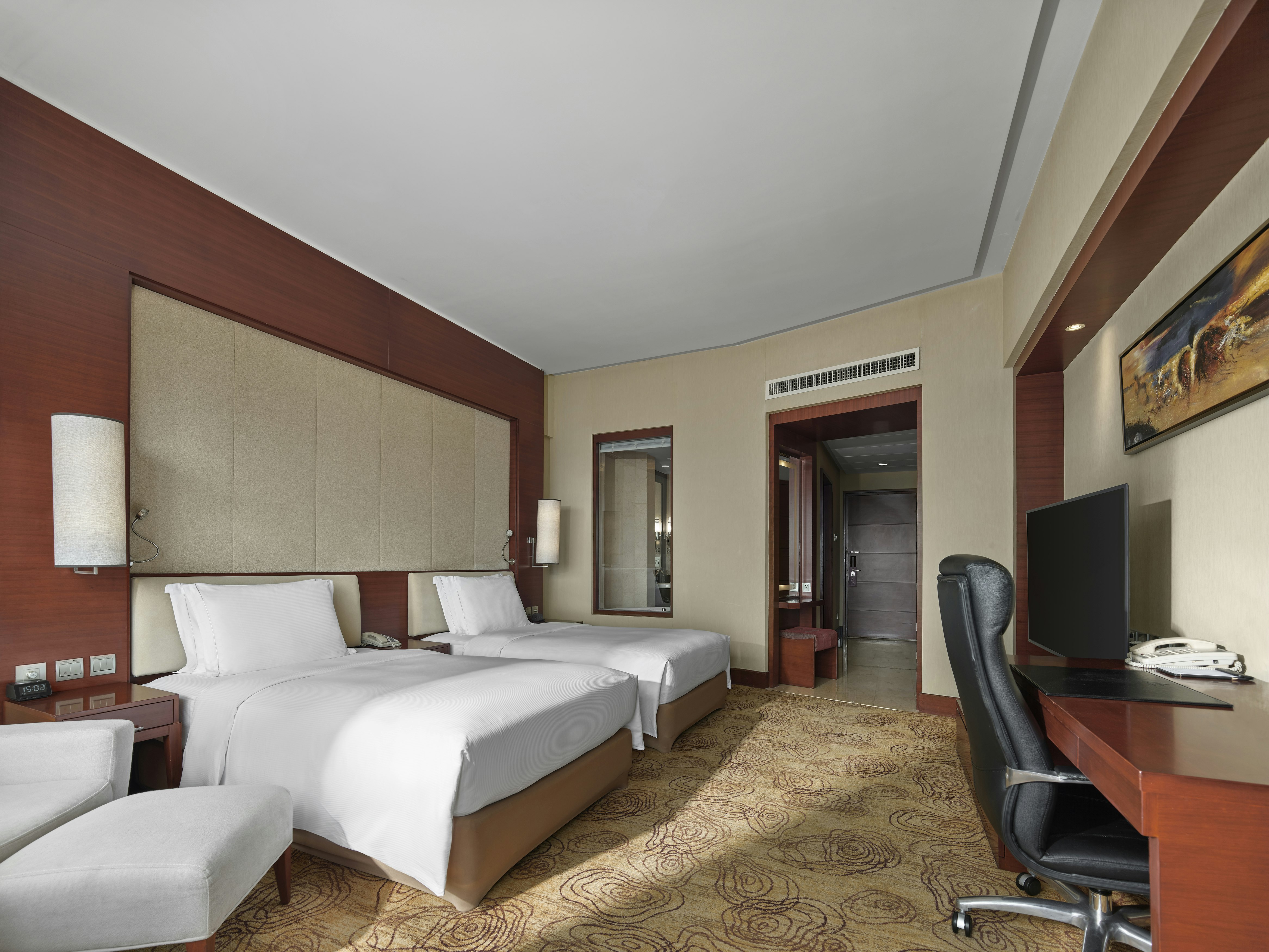 2 BEDROOMS, SUITE