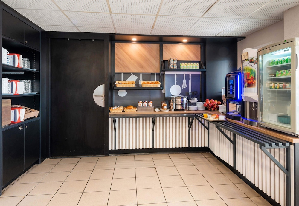 Lobby at B&B Hotel Cholet Nord, CHOLET