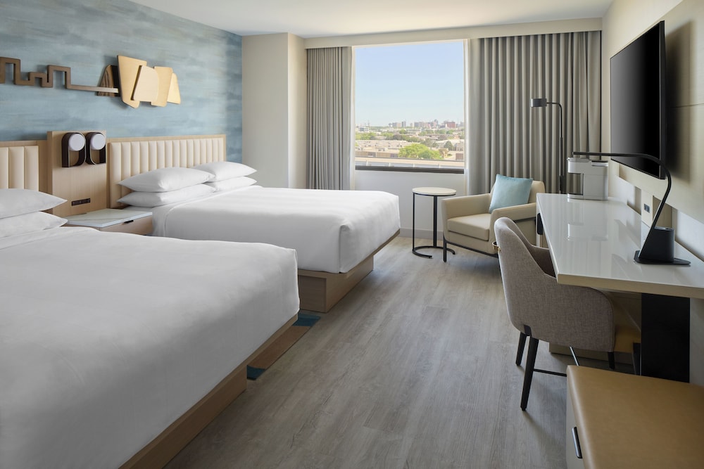 غرفة بسريرين كوين، Toronto Airport Marriott 4/17