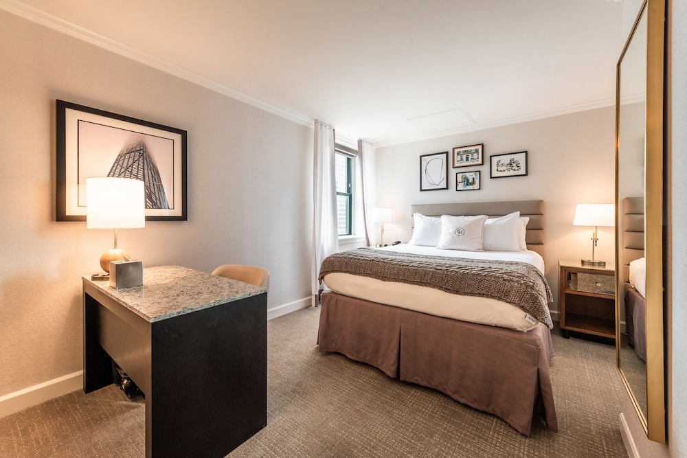 ROOM, QUEEN BED
