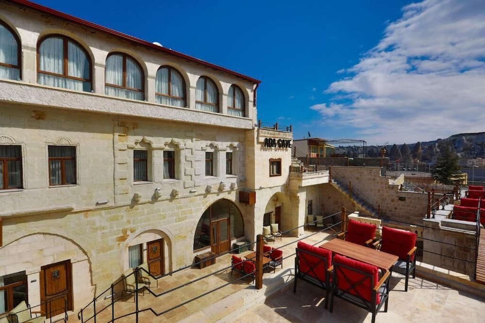 Ada Cave Suites 2/50