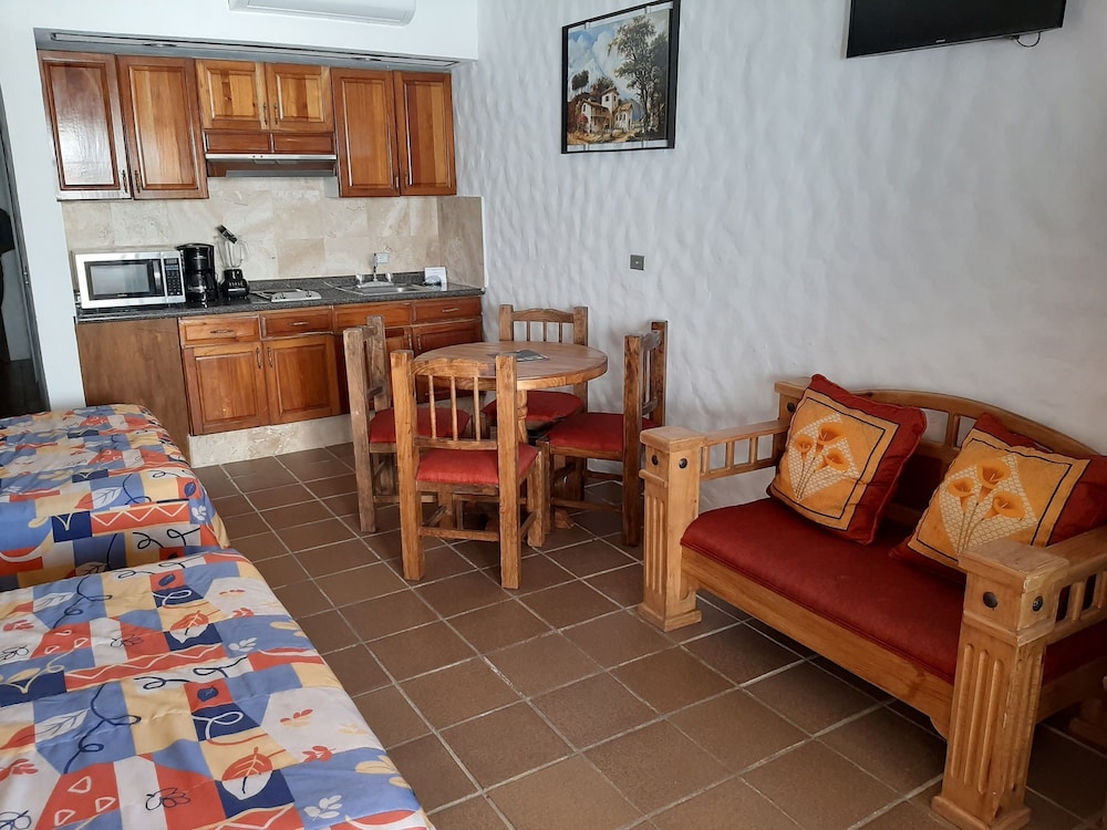 Quijote Inn Hotel 58/67