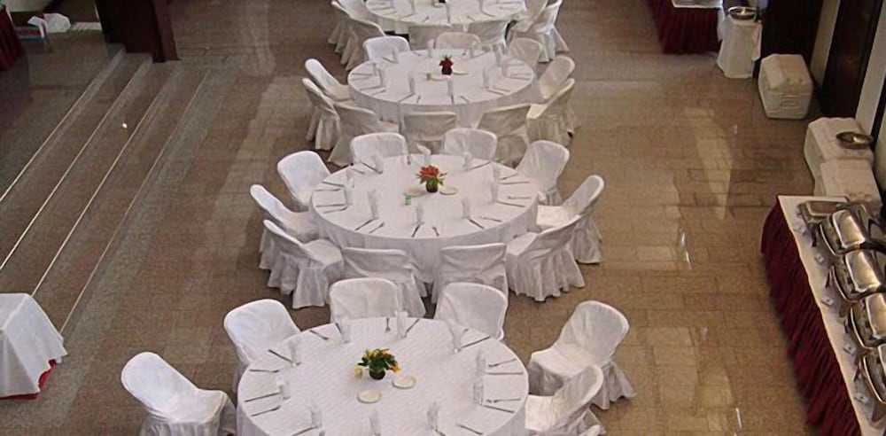 Coconut Grove Regency Hotel 59/66