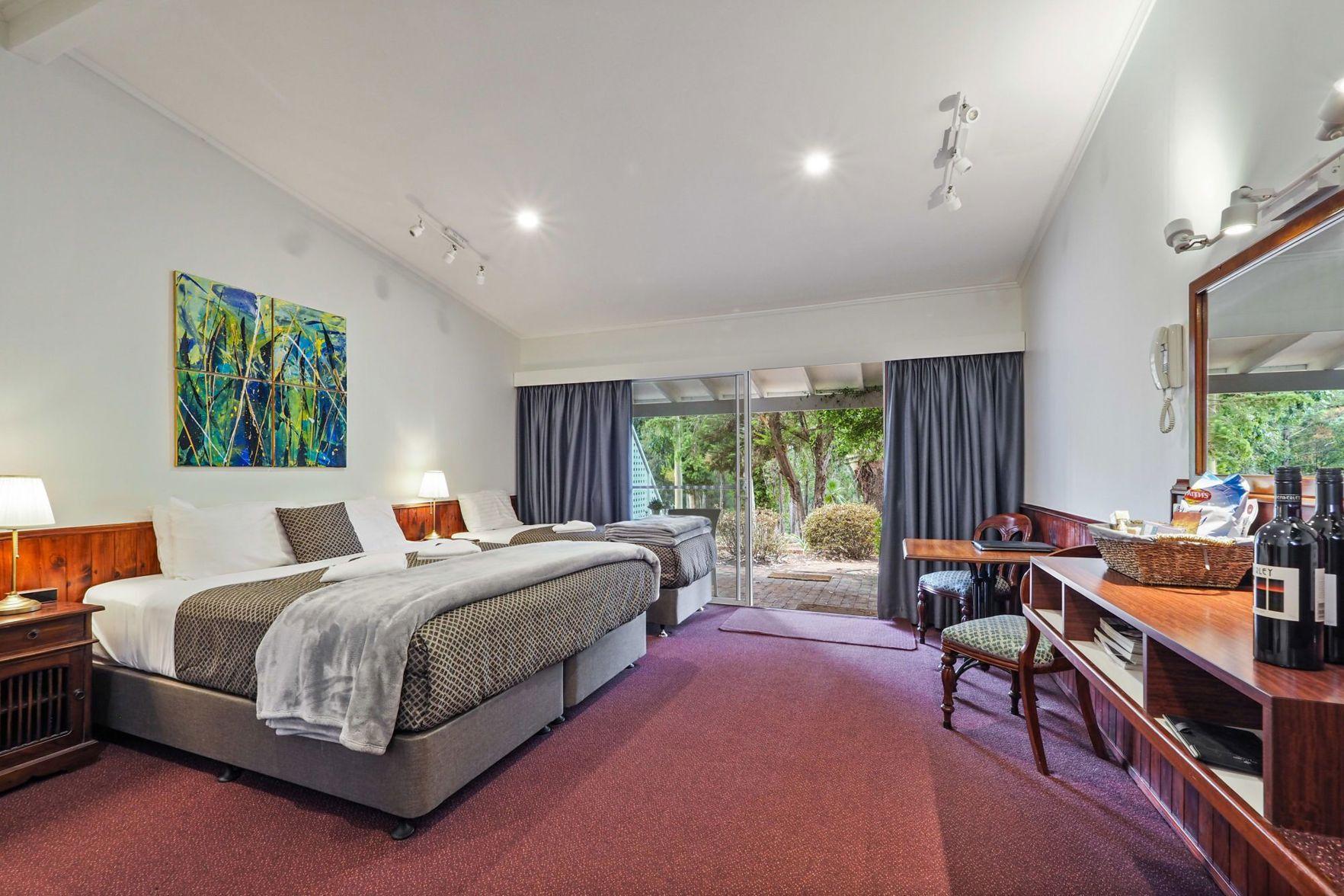 Panoramic, Studio, Suite, Multiple Beds, Garden View, Kitchen