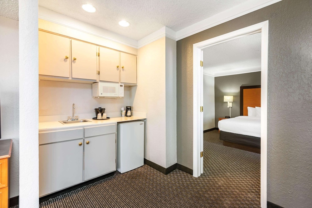 Travelodge by Wyndham El Paso - Airport 9/30
