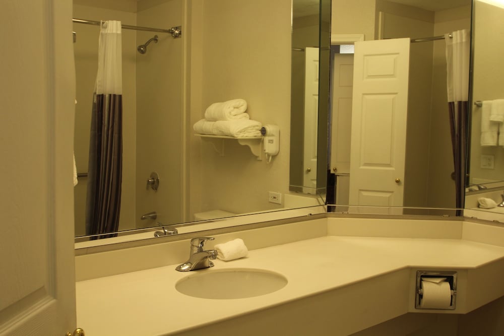 La Quinta Inn Suites By Wyndham West Palm Beach Airport 26/50
