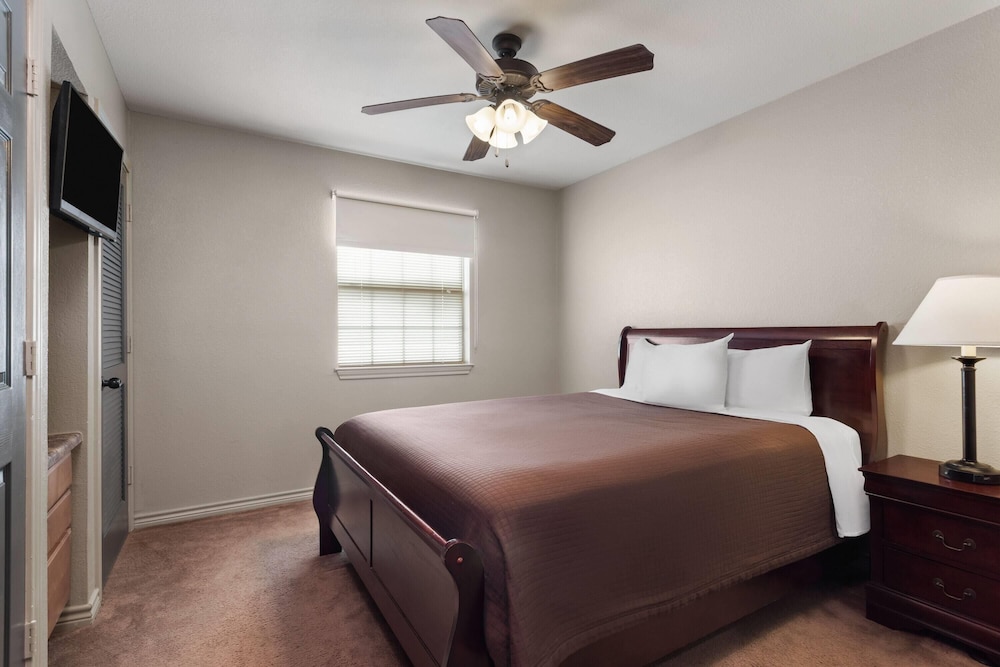 Eagles Den Suites Big Spring a Travelodge by Wyndham 8/34