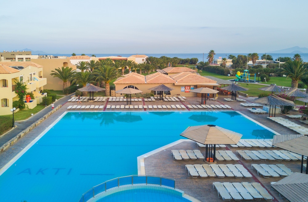 Akti Beach Club 45/50