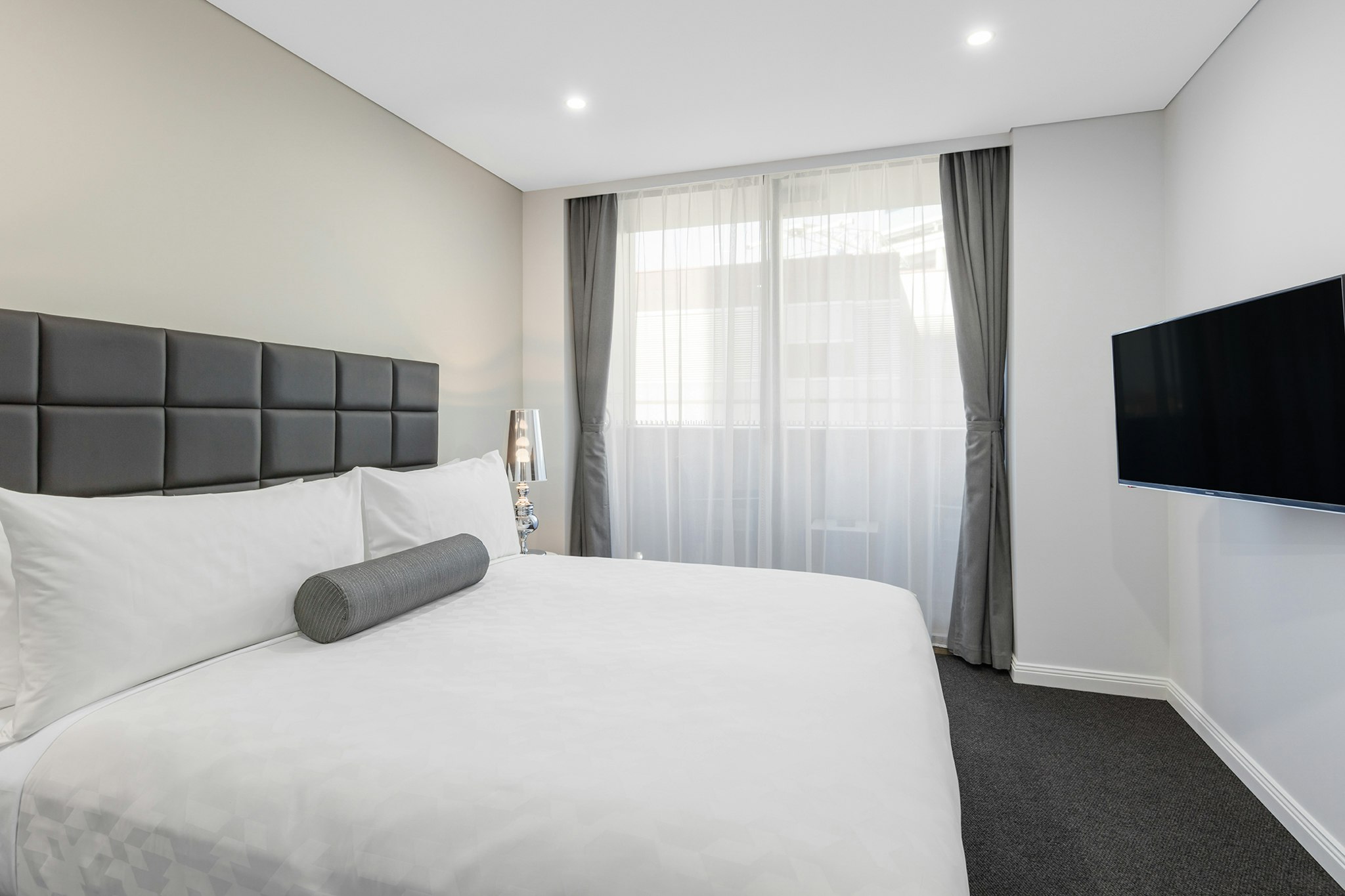 Meriton North Sydney 7/18