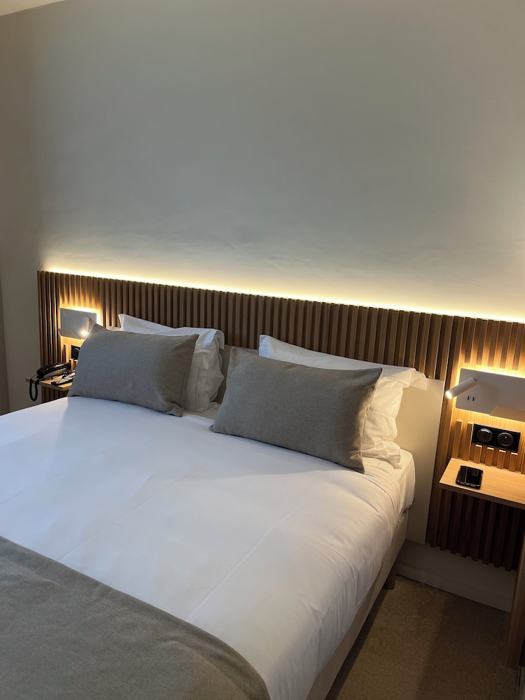 Classic, Double Bed 8/10