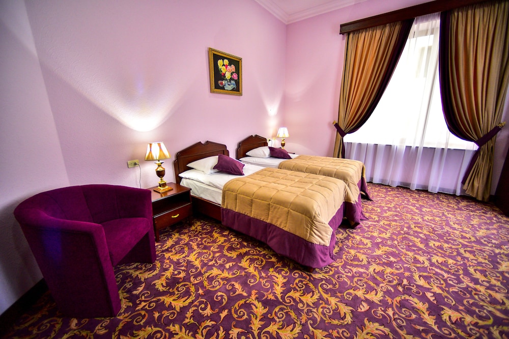 METROPOL HOTEL 24/65