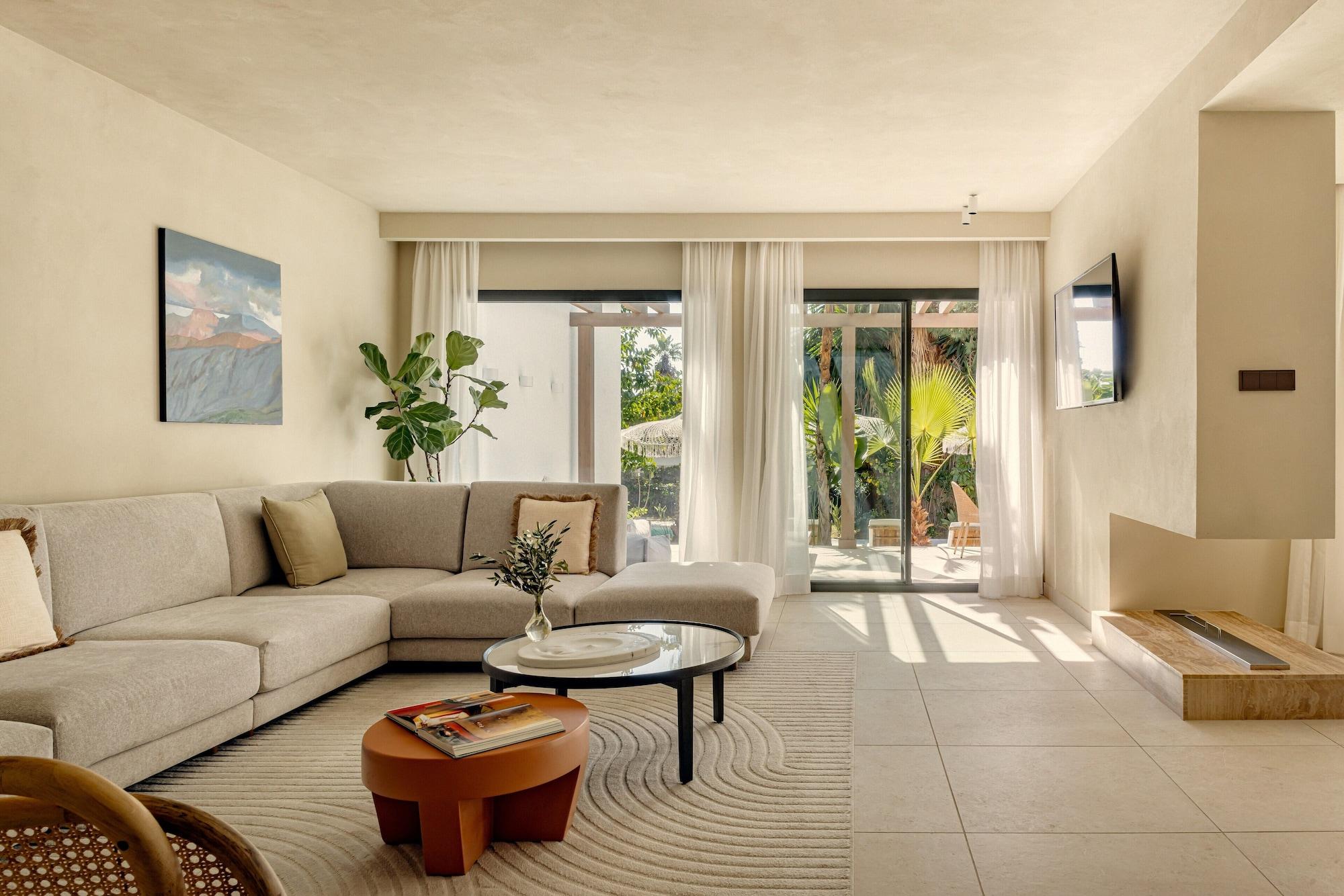 ANFITRION VILLAS & SUITES MARBELLA 44/50