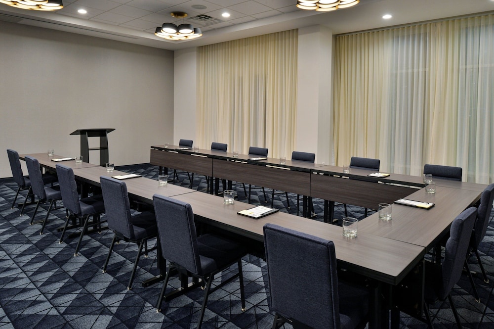 Courtyard by Marriott Raleigh Cary Crossroads 28/38