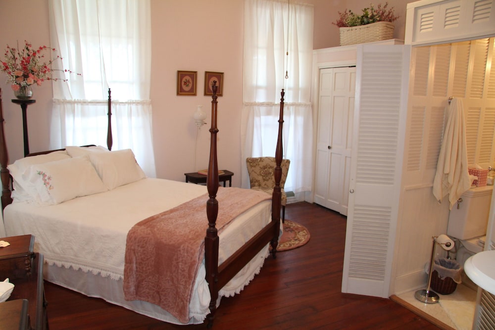 Riverboat Bed & Breakfast 14/43