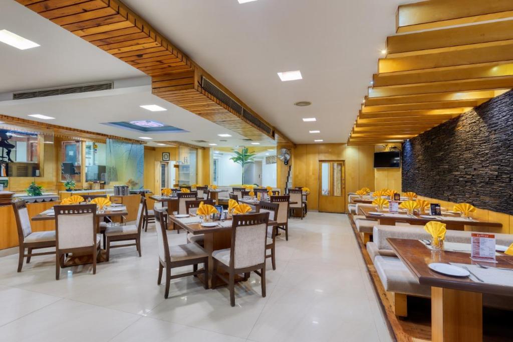 HOTEL MANGALAM 36/49