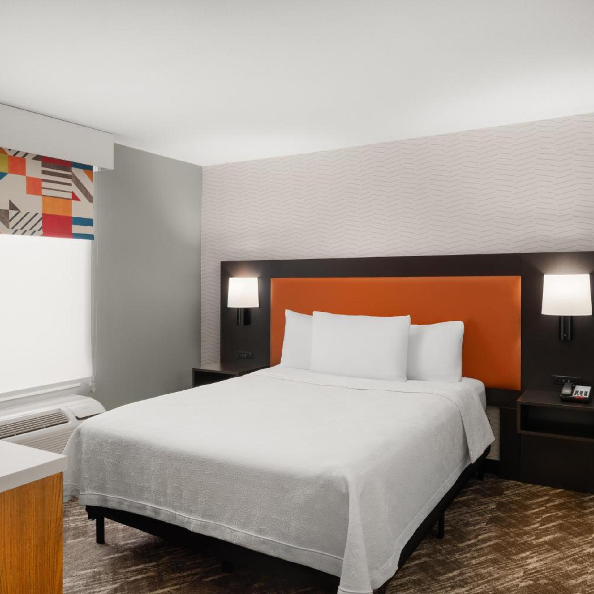 جناح بسرير كوين بغرفة نوم واحدة مع أريكة، Home2 Suites by Hilton Alexandria 2/7