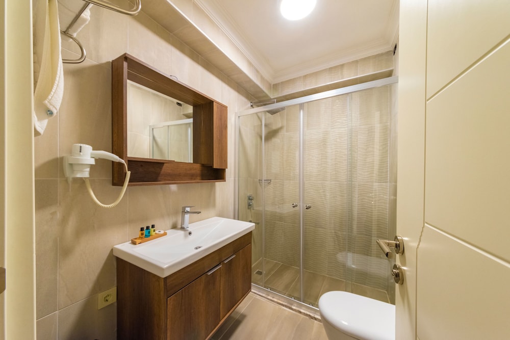 Joy Suites Hotel 63/69