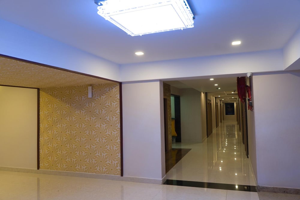 Oyo 14759 Hotel President 2/55